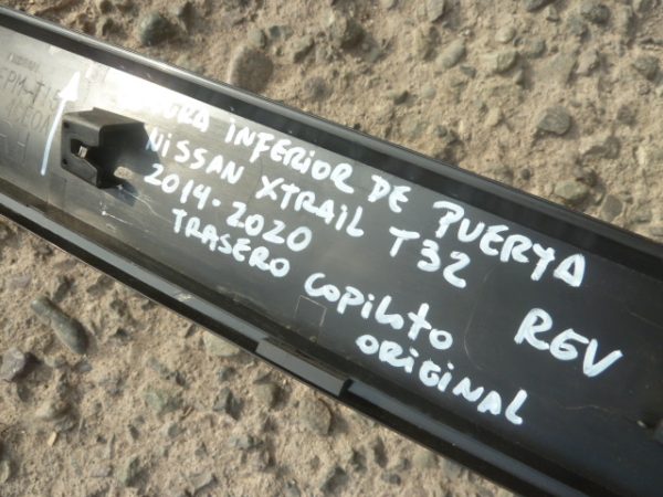 moldura xtrail t32 2014 2020 inferior puerta trasera copiloto - Imagen 2