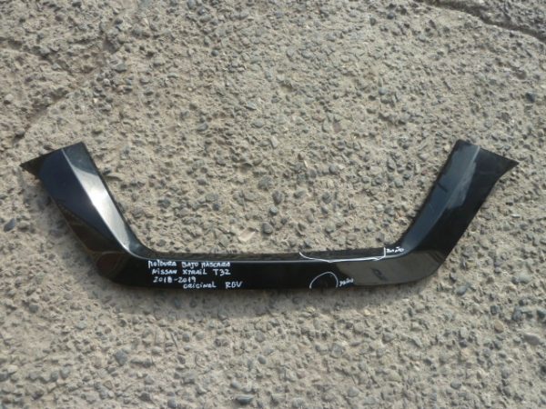 moldura nissan xtrail t32 2018 2019 bajo mascara - daños