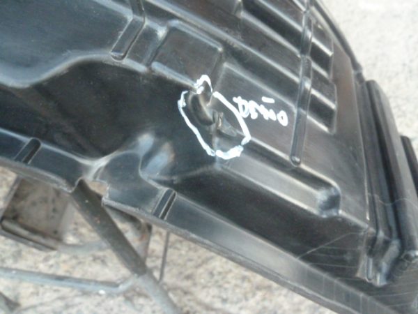 Guardafango nissan np300 2015 2020 delantero copiloto daños - Imagen 3
