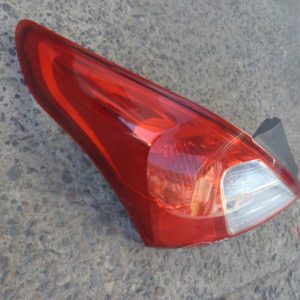 Foco trasero nissan versa 2011 2019 original chofer quebrado