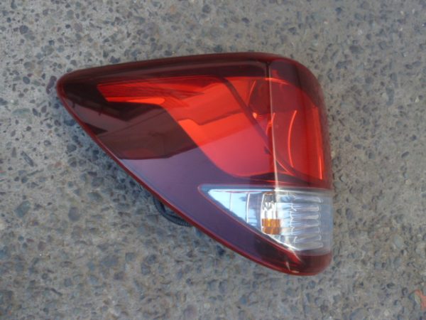 Foco trasero mazda bt50 2019 2021 original chofer daños