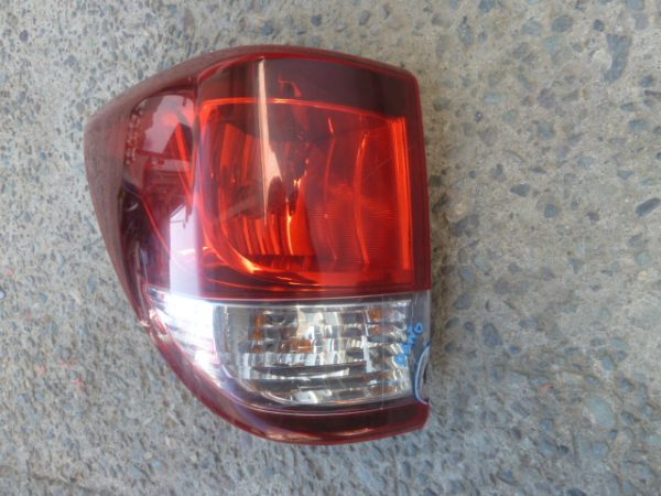 Foco trasero mazda bt50 2019 2021 original chofer daños - Imagen 3
