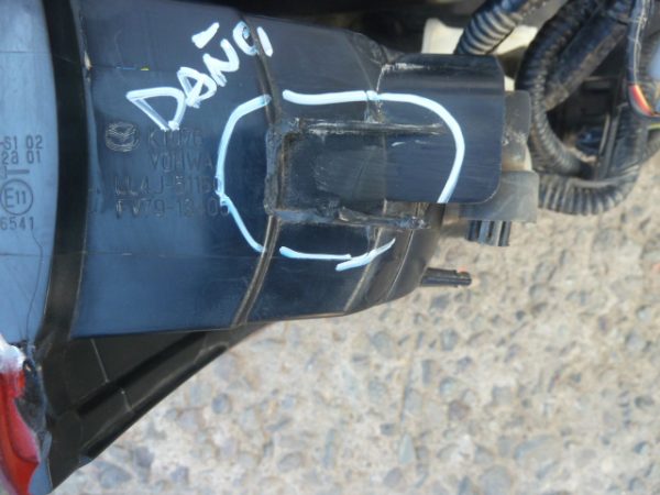 Foco trasero mazda bt50 2019 2021 original chofer daños - Imagen 2