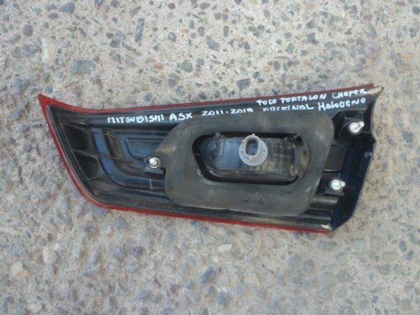 Foco trasero mitsubishi asx 2011 2019 de portalon chofer daños - Imagen 3