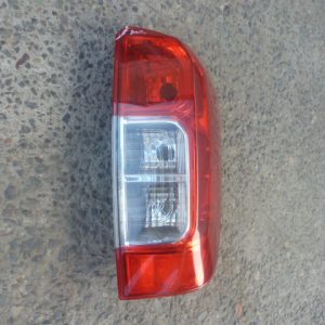 Foco nissan np300 2016 2020 trasero copiloto daños