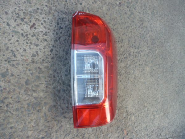 Foco nissan np300 2016 2020 trasero copiloto daños