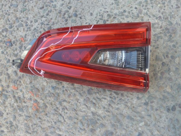 Foco qashqai j11 2018 2022 de portalón copiloto halgn/leds quebrado