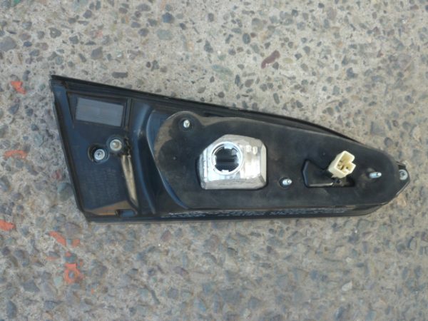 Foco trasero corolla cross 2021 2024 de portalon copiloto hlgn/leds daños - Imagen 2