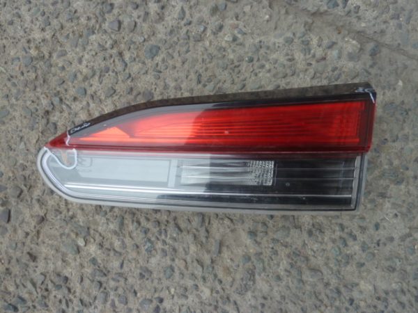 Foco trasero corolla cross 2021 2024 de portalon copiloto hlgn/leds daños