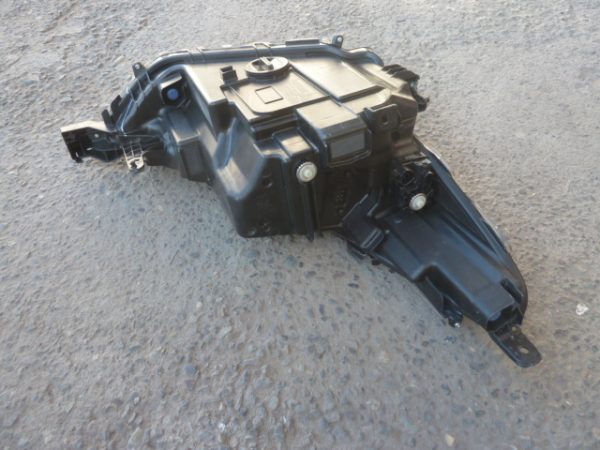 optico toyota yaris cross 2024 2024 chofer full leds - leds  malos - Imagen 4