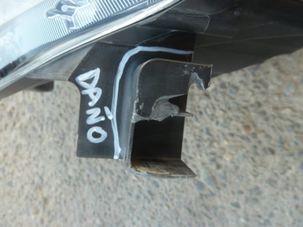 optico  nissan march 2016 2020 chofer halogeno - daños - Imagen 3
