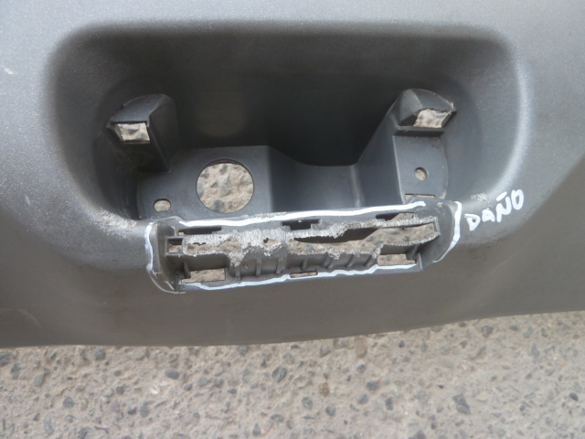 moldura inferior parachoque trasero vitara 2016 2018 daños - Imagen 4