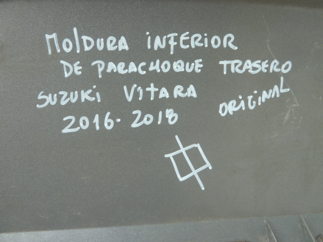 moldura inferior parachoque trasero vitara 2016 2018 daños - Imagen 3