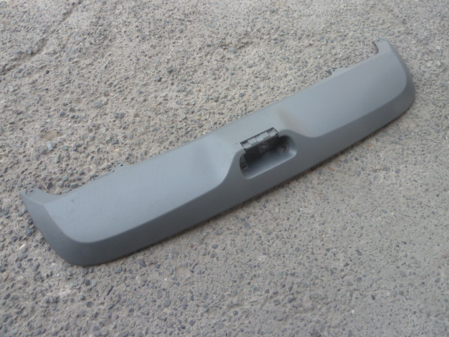 moldura inferior parachoque trasero suzuki vitara 2016 2018 - Imagen 3