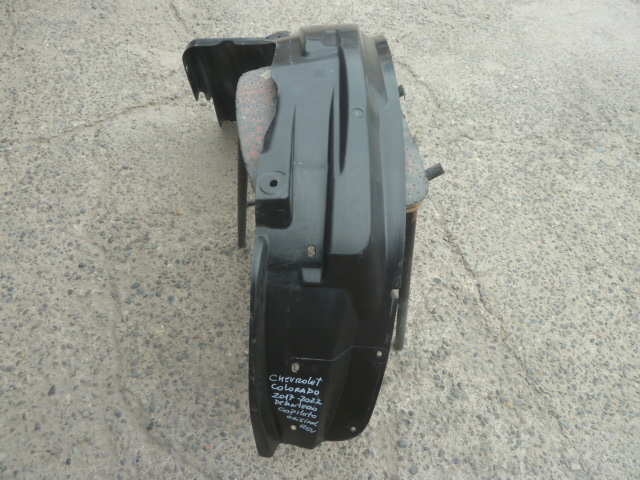 Guardafango colorado 2017 2022 delantero copiloto original daños - Imagen 2