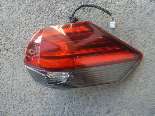 Foco nissan xtrail t32 2019 2022 trasero copiloto - detalle