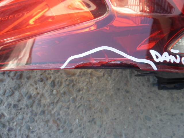 Foco peugeot 301 2019 2024 trasero chofer - daños - Imagen 3