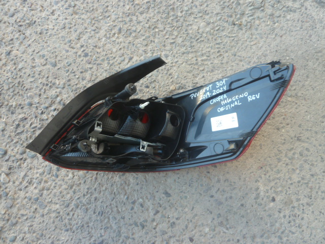 Foco peugeot 301 2019 2024 trasero chofer - daños - Imagen 5