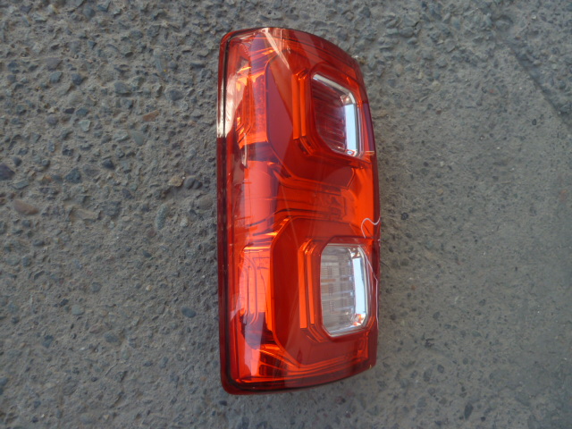 Foco trasero jac t8 2020 2024 chofer halogeno/leds daño trizado - Imagen 2