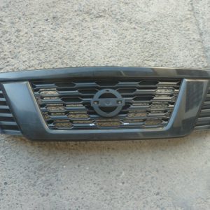 Mascara nissan nv350 2014 2015 2016 2017 original –  daños