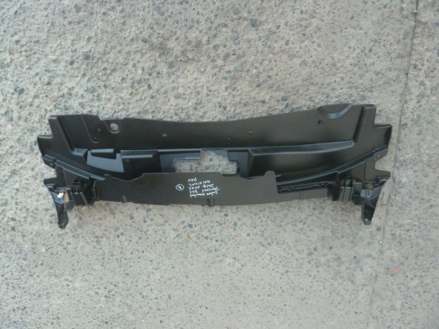 Cubre frontal peugeot 301 2018 2019 2020 2021 2022 - bueno - Imagen 4