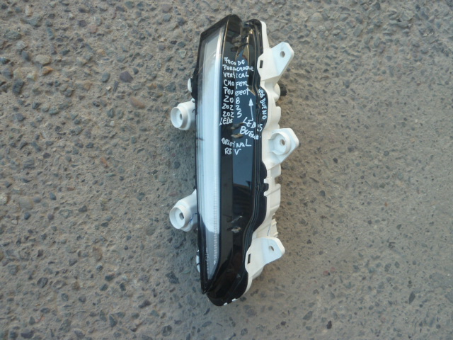 Foco peugeot 208 años 2022 2025 de parachoque chofer daños