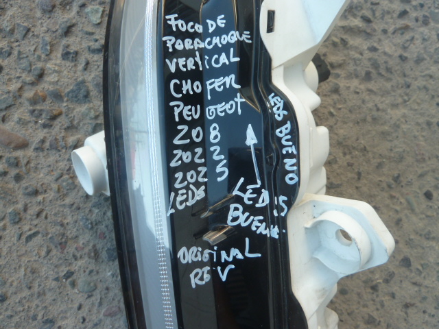 Foco peugeot 208 años 2022 2025 de parachoque chofer daños - Imagen 2