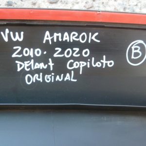 Moldura paso rueda vw amarok 2010 2020 delantera copiloto buena