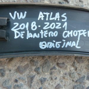 Moldura paso rueda vw atlas 2018 2021 delantera chofer daños