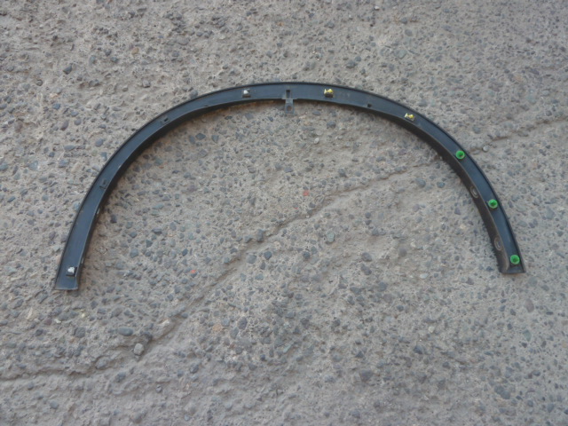 Moldura paso rueda xtrail t32 2015 2020 delantera chofer buena - Imagen 2