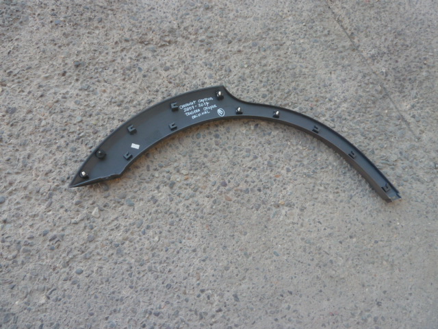 Moldura paso rueda captiva 2007 2017 trasera copiloto buena - Imagen 2