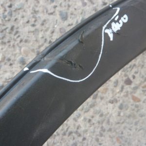 Moldura paso rueda rav4 3015 2016 trasera chofer daños