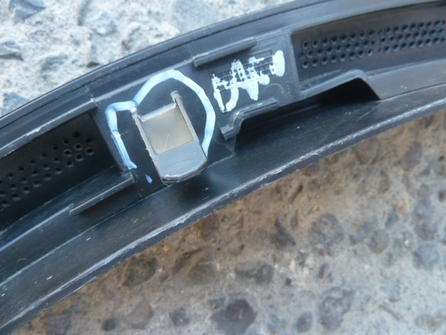 Moldura paso rueda vw touareg 2013 2017 trasera chofer daños - Imagen 2