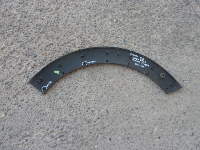 Moldura paso rueda citroen c3 2018 2023 trasera chofer daños - Imagen 2