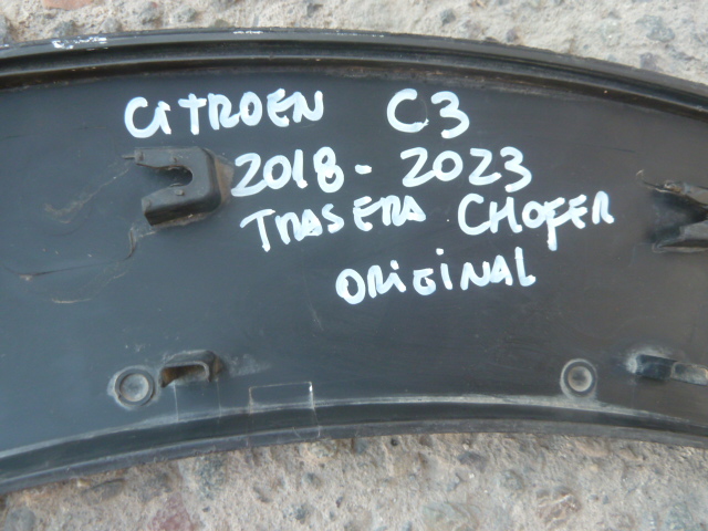Moldura paso rueda citroen c3 2018 2023 trasera chofer daños - Imagen 3