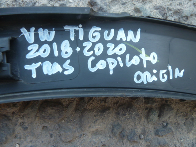 Moldura paso rueda tiguan 2018 2020 trasera copiloto daños - Imagen 4