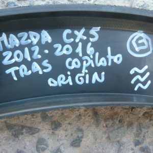 Moldura paso rueda mazda cx5 2012 2016 trasera copiloto buena