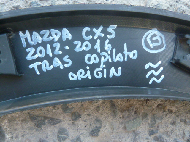 Moldura paso rueda mazda cx5 2012 2016 trasera copiloto buena - Imagen 2