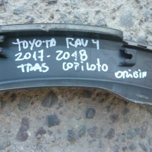 Moldura paso rueda toyota rav4 2017 2018 trasera copiloto daños