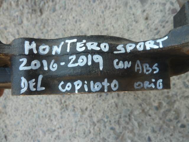 Muñon mitsubishi montero sport abs 2016 2019 del copiloto usado - Imagen 3