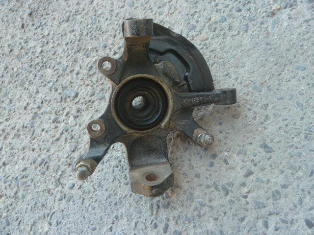 Muñon nissan terrano 4x4 d22 2007 2014 s/abs del chofer usado - Imagen 2