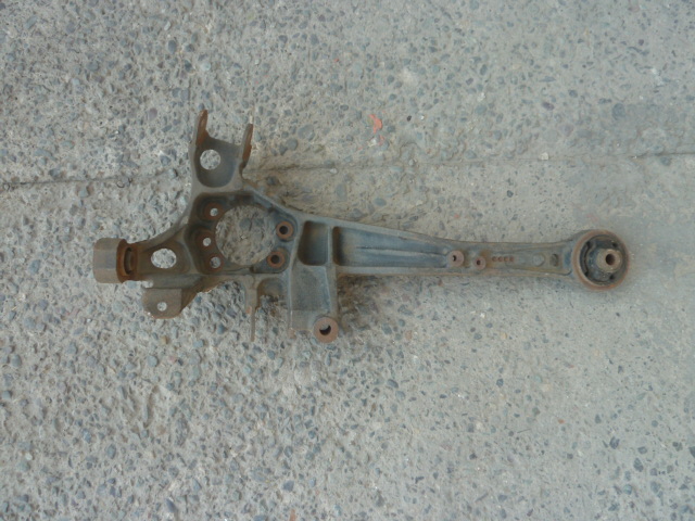 Muñon subaru legacy outback 2000 2003 trasero chofer usado - Imagen 2