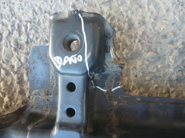 Cuna motor semichasis subchasis toyota hiace 2005 2018 daño - Imagen 6