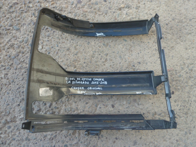 Moldura bisel de optico chevrolet silverado 2016 2018 chofer daños - Imagen 4