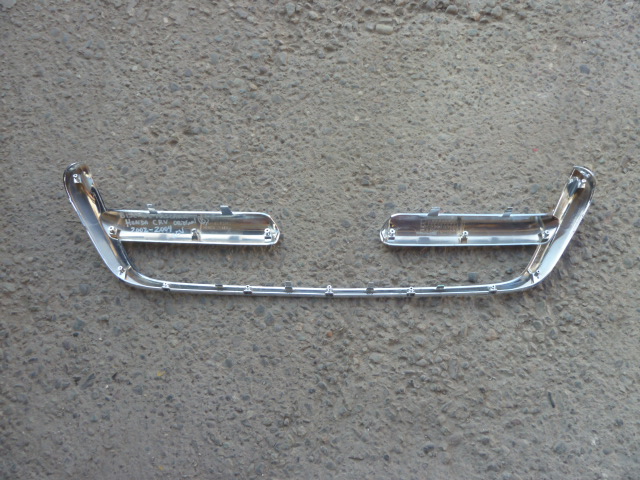 Moldura bisel honda crv 2022 2004 cromado de mascara daños - Imagen 3