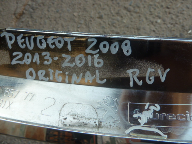 Moldura bisel peugeot 2008 2013 2016 cromado mascara daños - Imagen 9