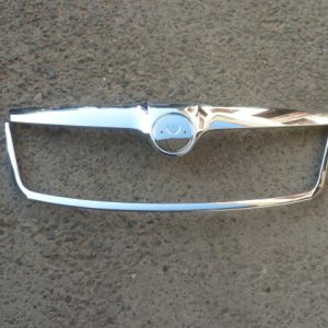 Moldura bisel skoda octavia 2009 2012 cromado de mascara