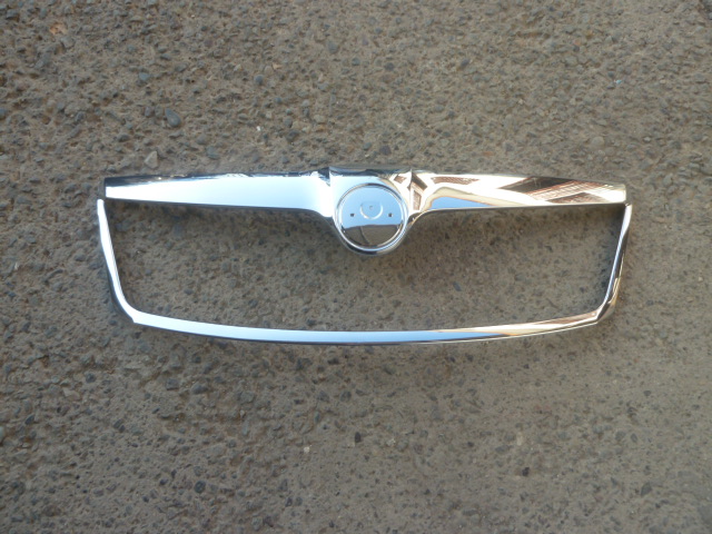 Moldura bisel skoda octavia 2009 2012 cromado de mascara