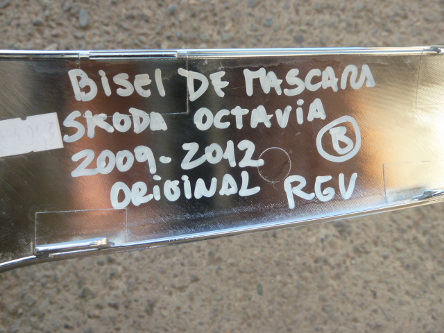 Moldura bisel skoda octavia 2009 2012 cromado de mascara - Imagen 3