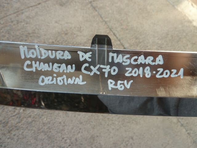 Moldura bisel superior de mascara changan cx70 2018 2021 daños - Imagen 3